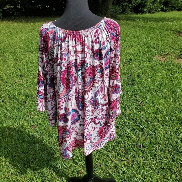 EUC Medium Pretty Bell Sleeve Top with Pink Paisleys - Picture 3 of 4